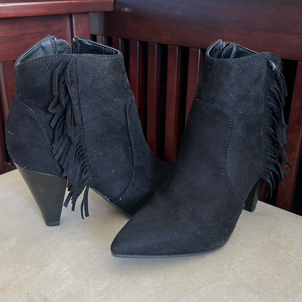 Qupid suede fringe booties